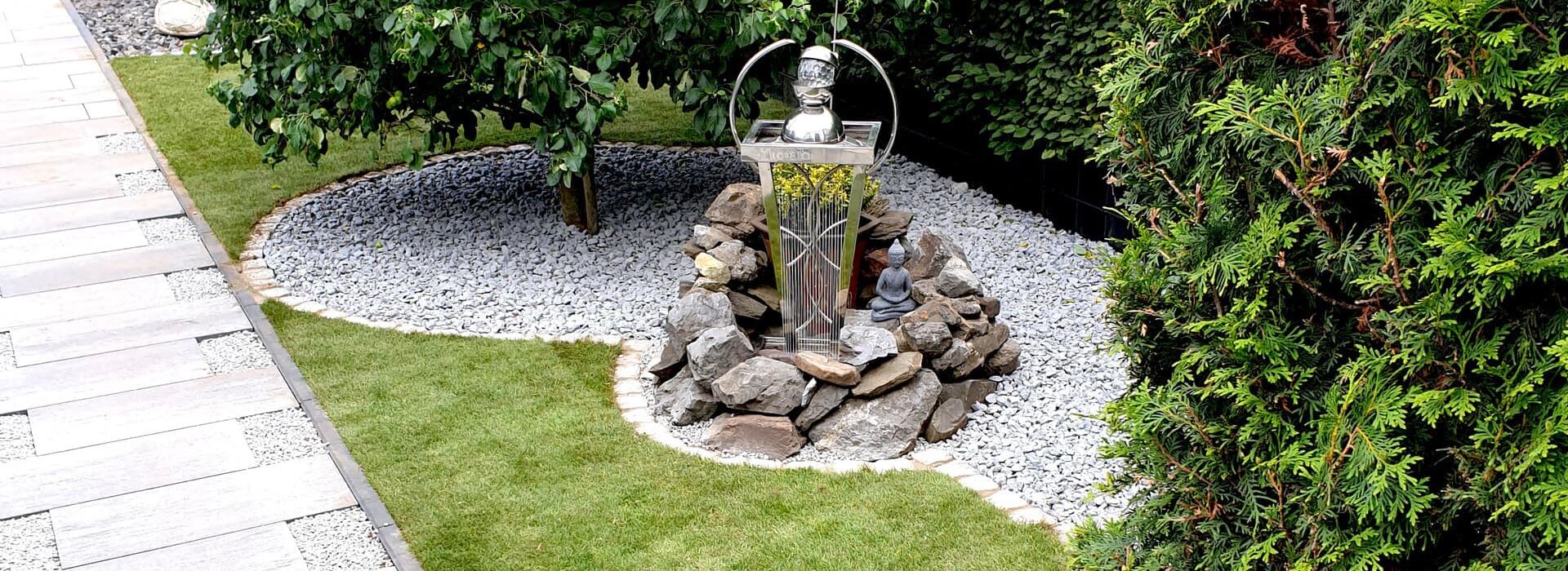 Neugestaltung der Terrasse mit Ziersplitt und Trockenmauersteinen